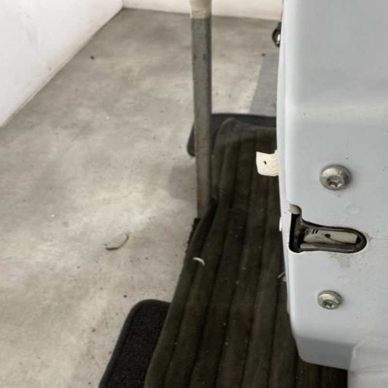 Porte avant droit OPEL CORSA D Photo n°7