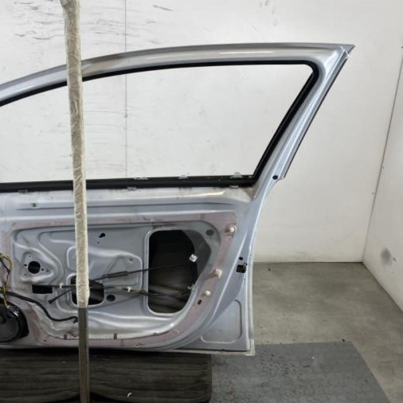 Porte avant droit OPEL CORSA D Photo n°8