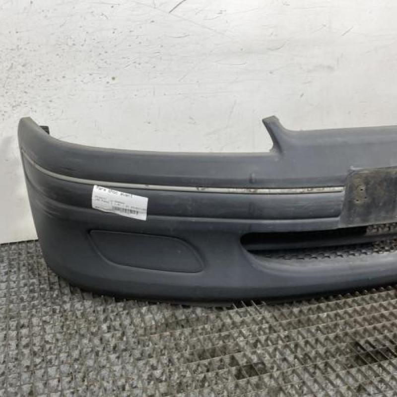 Pare choc avant PEUGEOT 106 Photo n°2