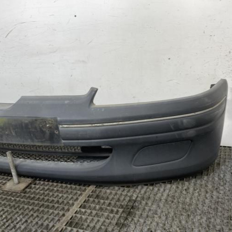 Pare choc avant PEUGEOT 106 Photo n°3