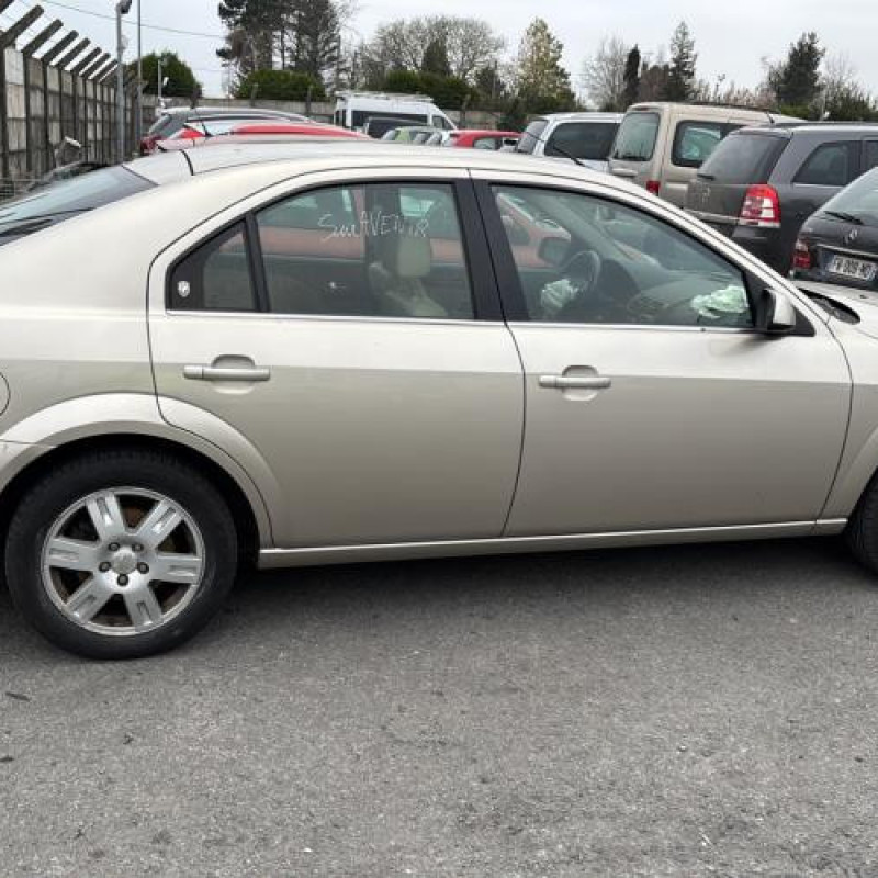 Feu arriere principal droit (feux) FORD MONDEO 2 Photo n°20