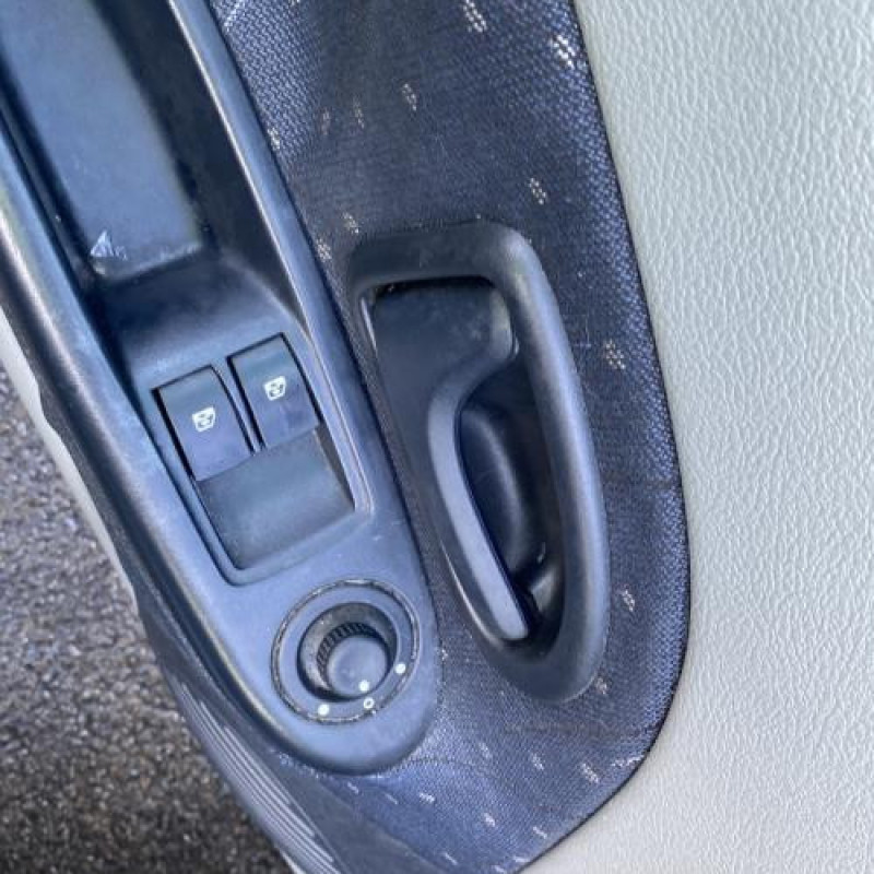 Boitier air bag RENAULT CLIO 2 Photo n°10