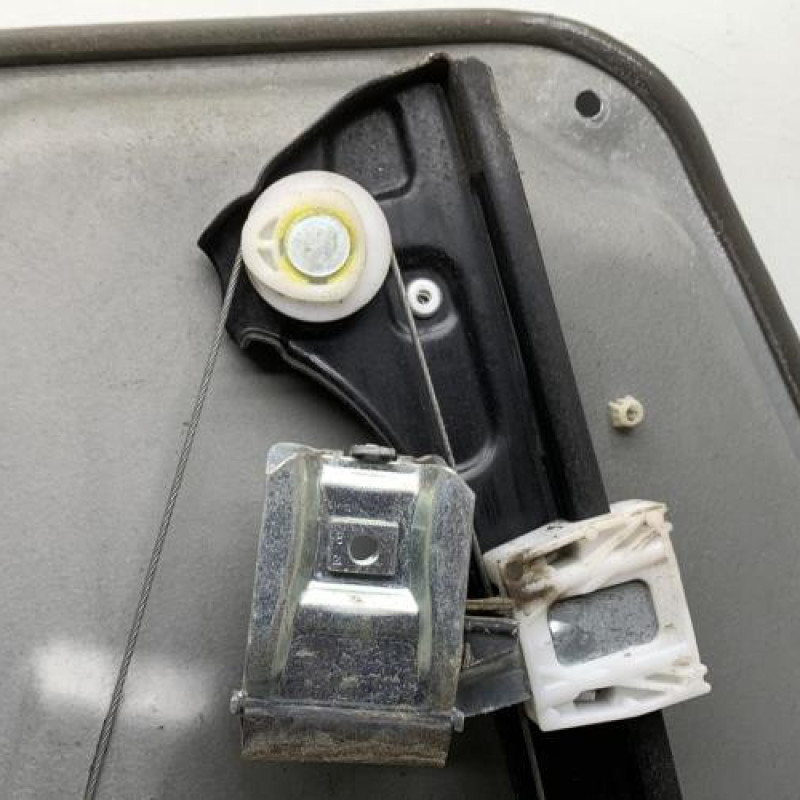 Leve vitre electrique avant droit MERCEDES CLASSE B 245 Photo n°8
