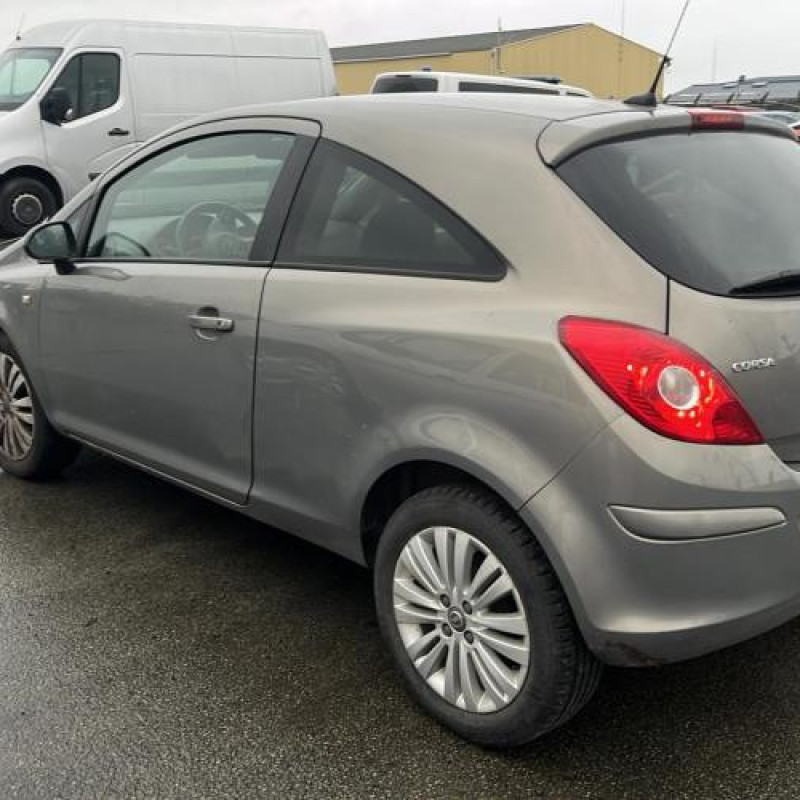 Feu arriere principal gauche (feux) OPEL CORSA D Photo n°3