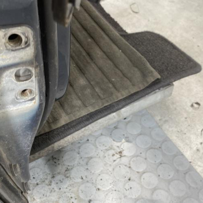 Porte avant droit VOLKSWAGEN GOLF 5 Photo n°6