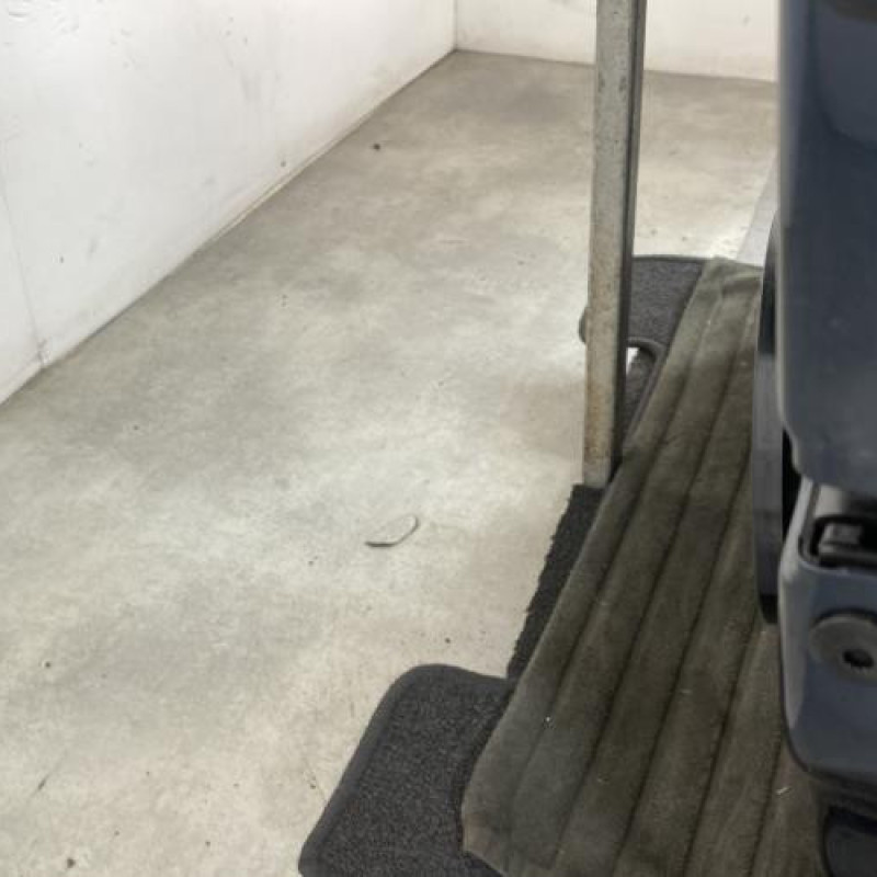 Porte avant droit VOLKSWAGEN GOLF 5 Photo n°7
