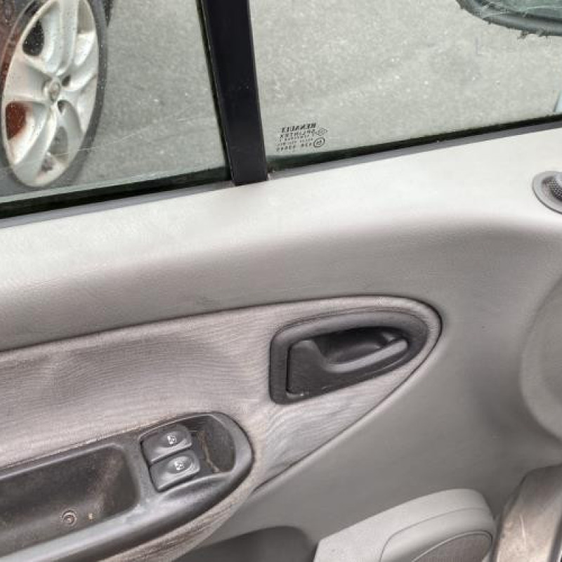 Feu arriere principal droit (feux) RENAULT SCENIC 1 Photo n°14