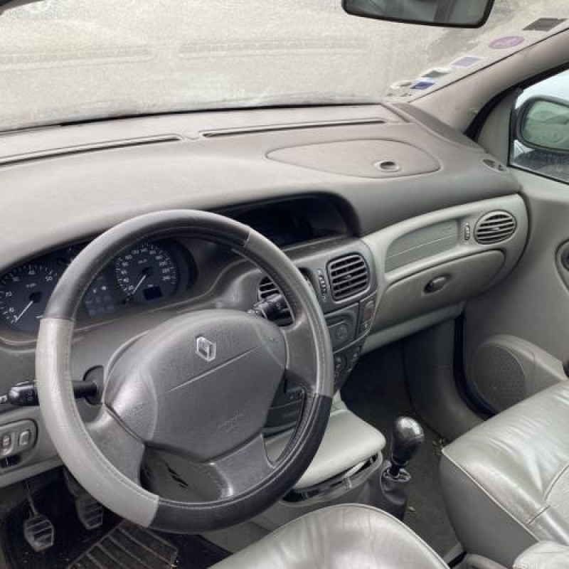 Feu arriere principal droit (feux) RENAULT SCENIC 1 Photo n°17