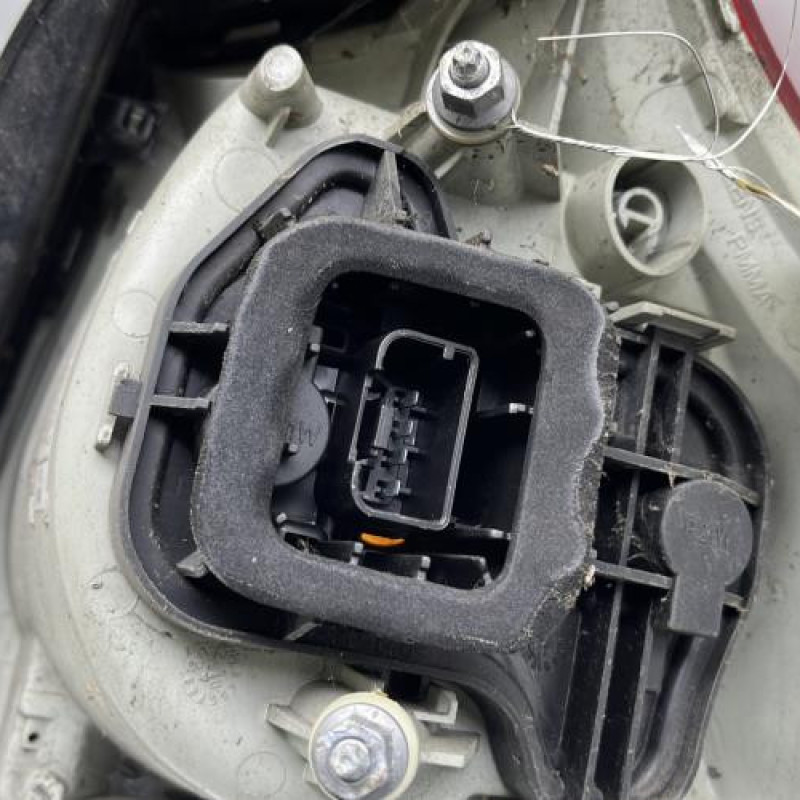 Feu arriere principal gauche (feux) VOLKSWAGEN GOLF 5 Photo n°6