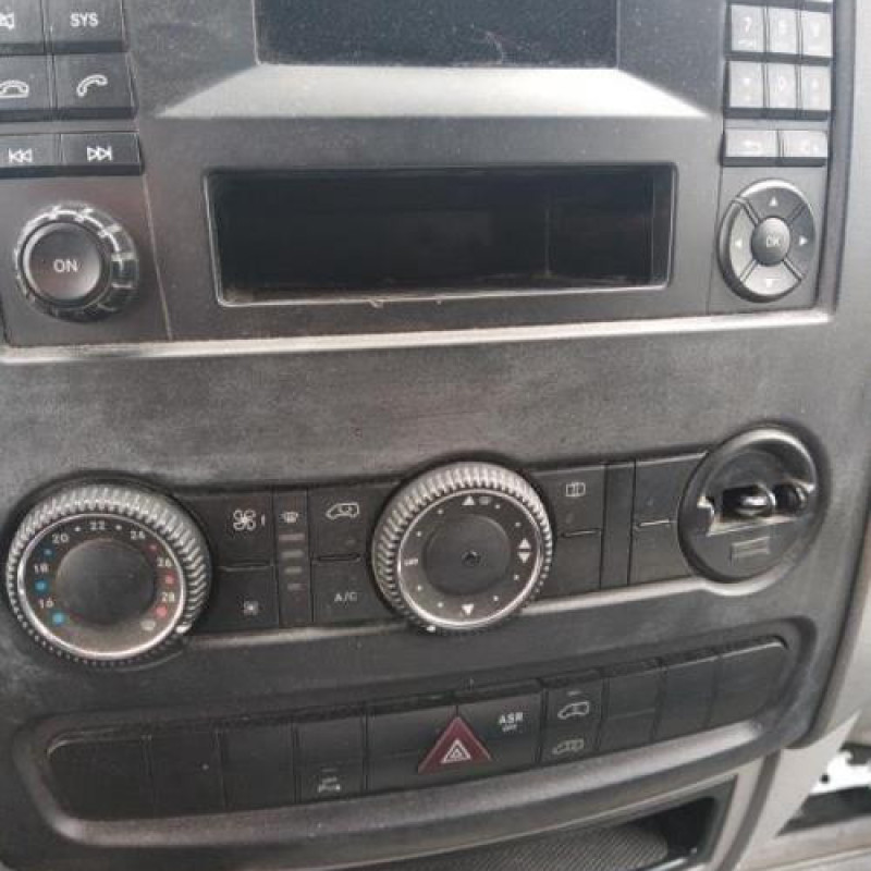 Porte avant droit MERCEDES SPRINTER 2 Photo n°14