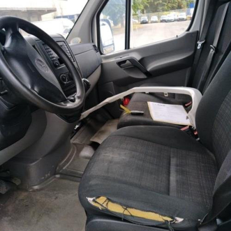 Porte avant droit MERCEDES SPRINTER 2 Photo n°18