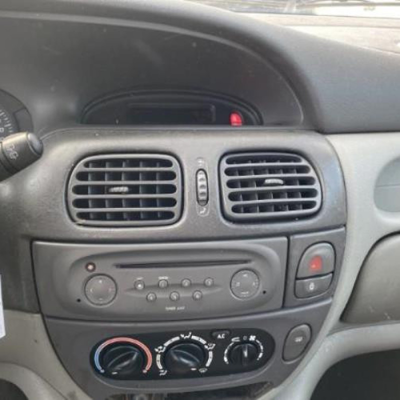 Feu arriere principal gauche (feux) RENAULT SCENIC 1 Photo n°8