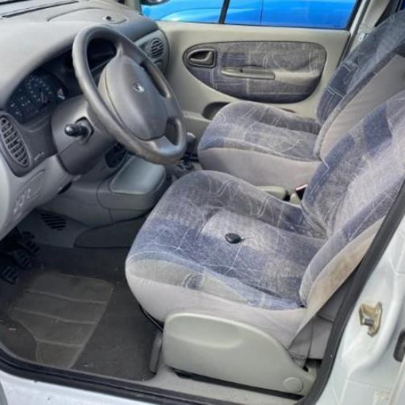 Feu arriere principal gauche (feux) RENAULT SCENIC 1 Photo n°9