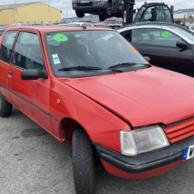 Anti brouillard arriere droit PEUGEOT 205 Photo n°20