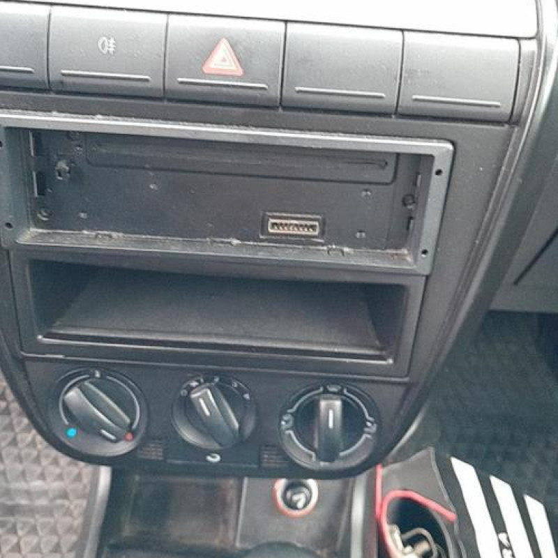 Feu arriere principal gauche (feux) VOLKSWAGEN FOX Photo n°11