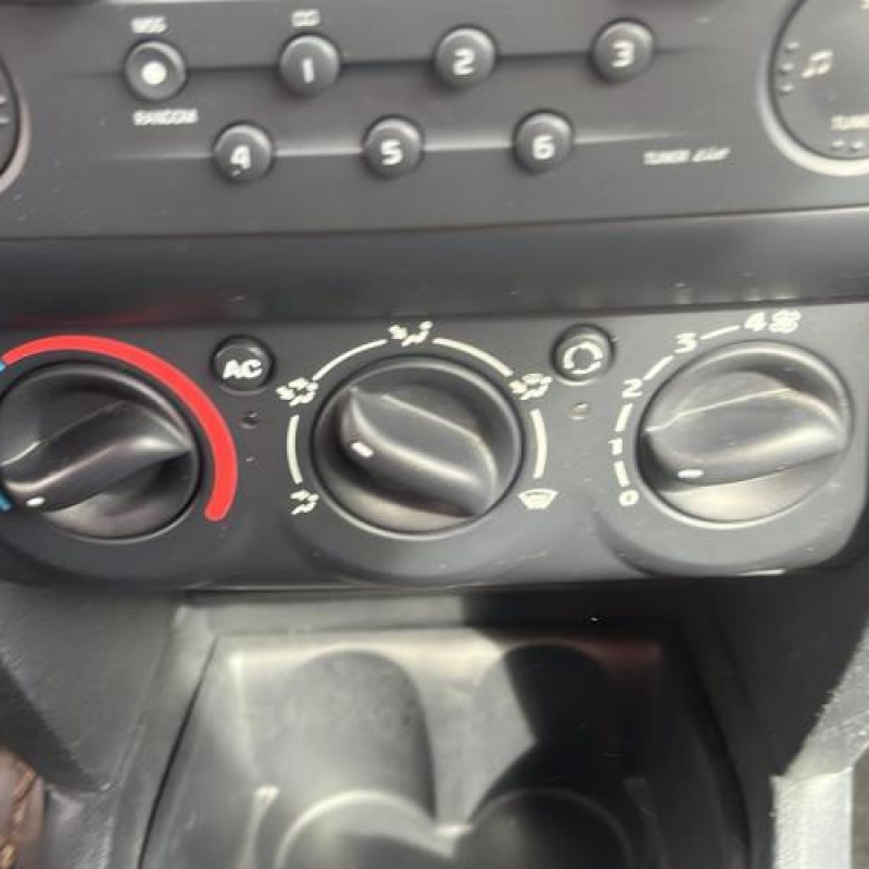 Vitre avant droit RENAULT CLIO 2 Photo n°8
