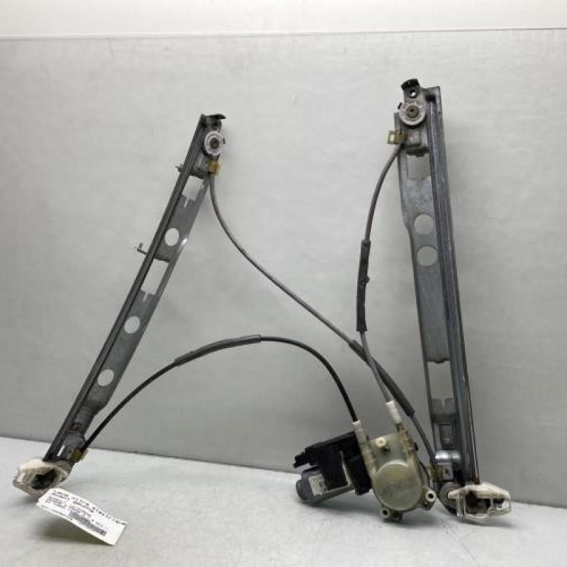 Leve vitre electrique avant gauche RENAULT MEGANE 2 Photo n°1