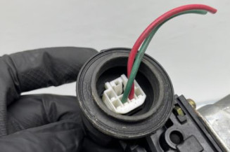 Leve vitre electrique avant droit TOYOTA YARIS 1