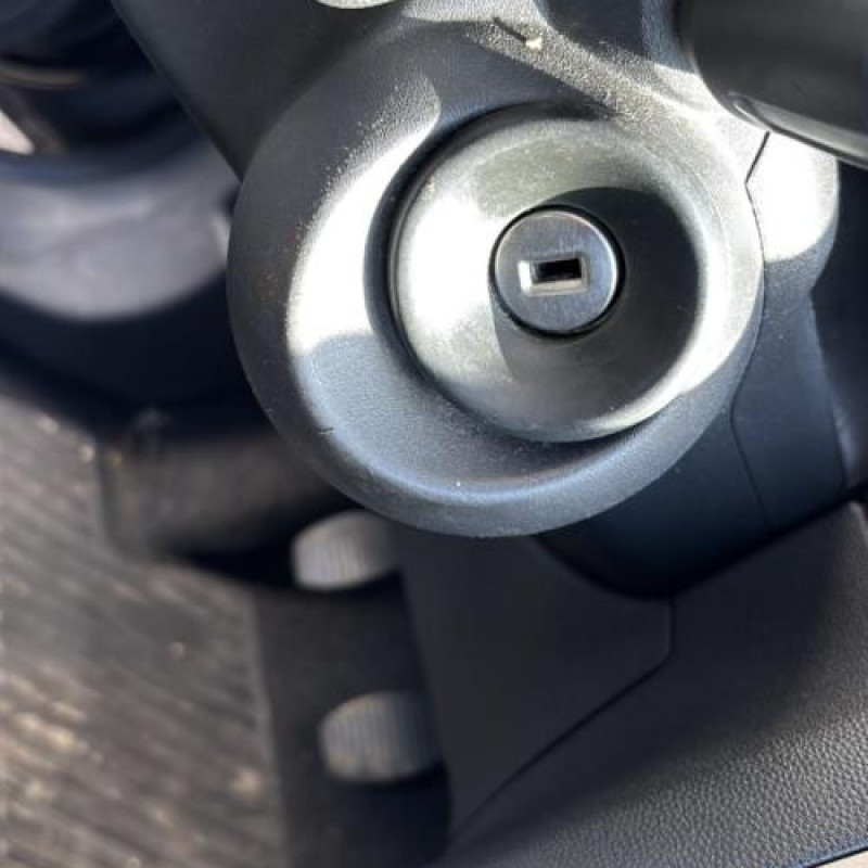 Custode arriere gauche OPEL CORSA D Photo n°15