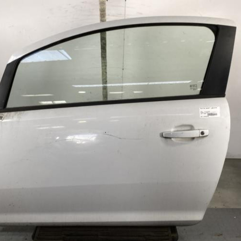 Porte avant gauche OPEL CORSA D Photo n°1