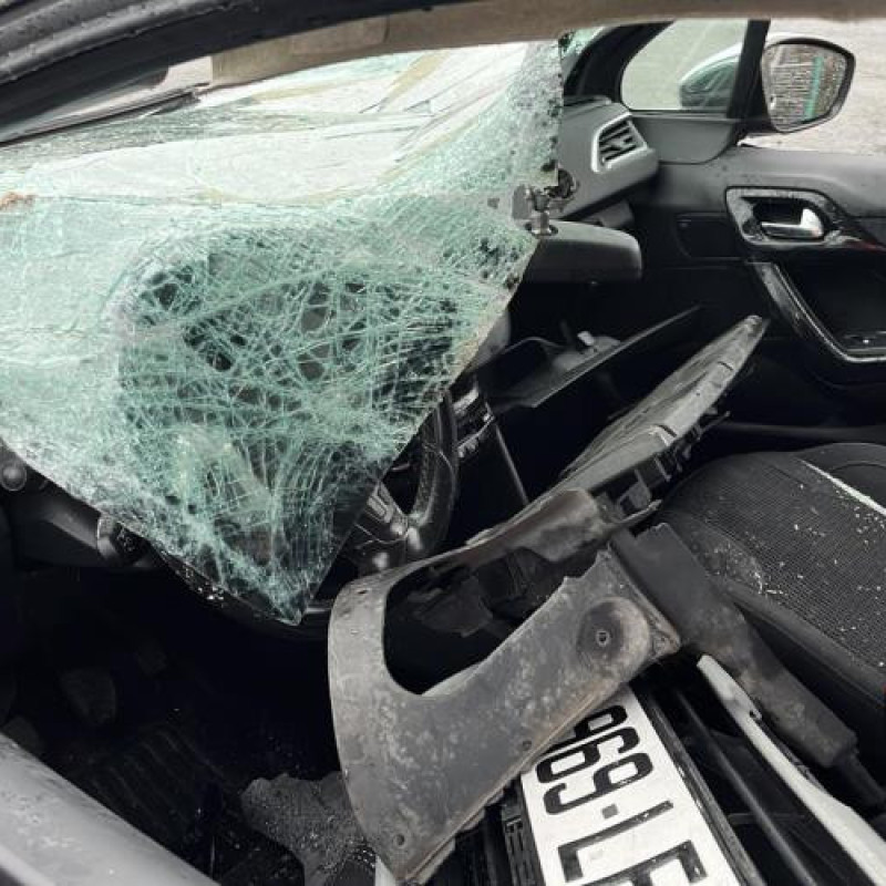 Leve vitre electrique avant droit PEUGEOT 208 1 Photo n°6