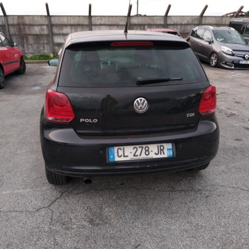 VOLKSWAGEN POLO 5 PHASE 1 1.6 TDI - 16V TURBO Photo n°8