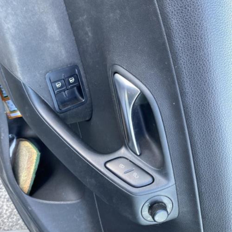 Actionneur verrou trappe d'essence VOLKSWAGEN POLO 5 Photo n°15