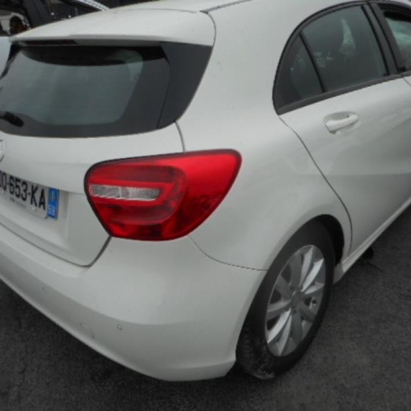 Pompe à vide MERCEDES CLASSE A 176 Photo n°9