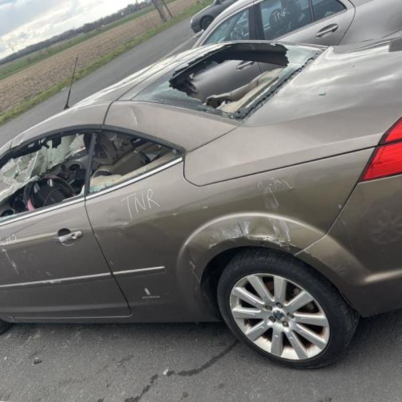 Verin de coffre FORD FOCUS 2 Photo n°10