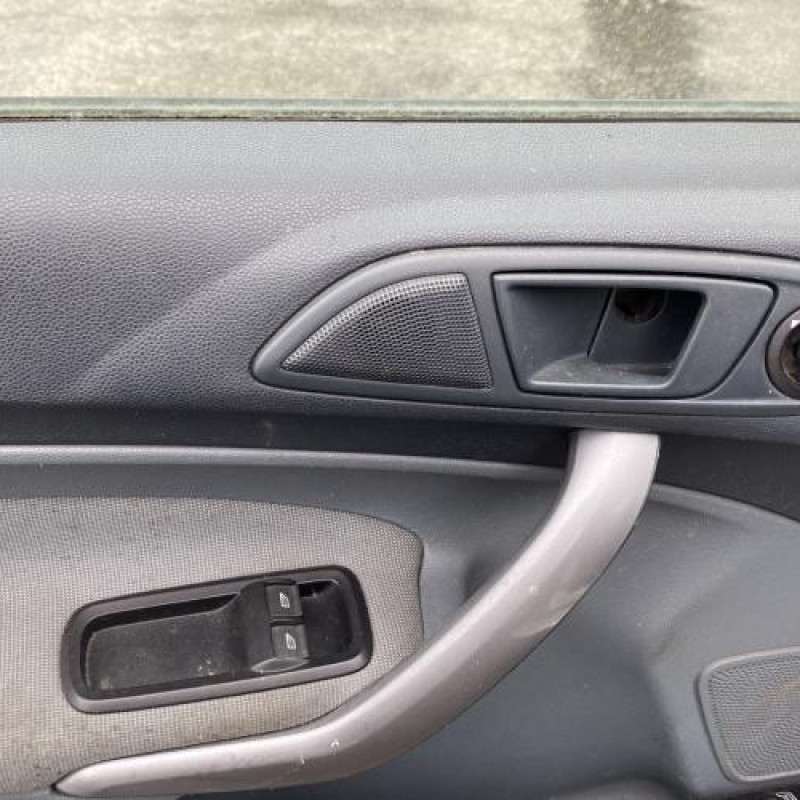 Trappe d'essence FORD FIESTA 6 Photo n°12
