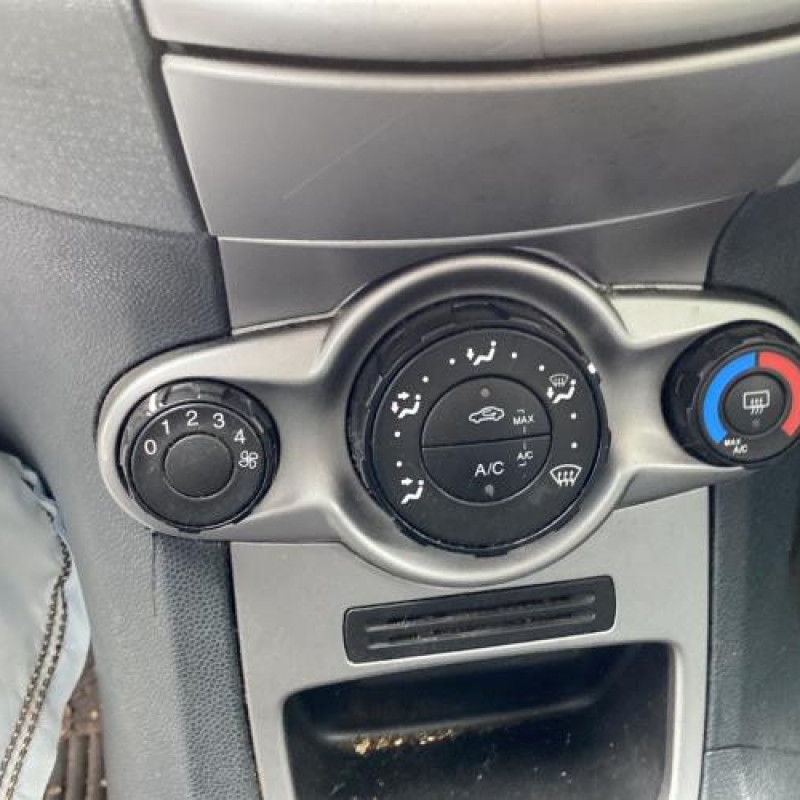 Trappe d'essence FORD FIESTA 6 Photo n°18