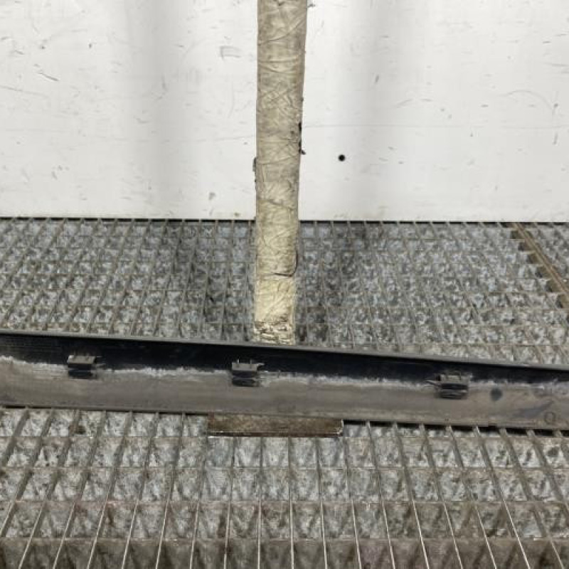 Baguette de porte arriere droite RENAULT CLIO 2 Photo n°4