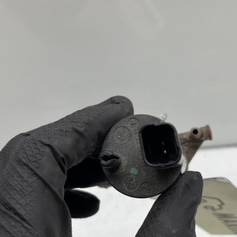 Pompe lave glace avant RENAULT ARKANA Photo n°4