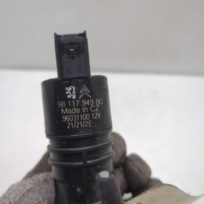 Pompe lave glace avant OPEL VIVARO 3 Photo n°4
