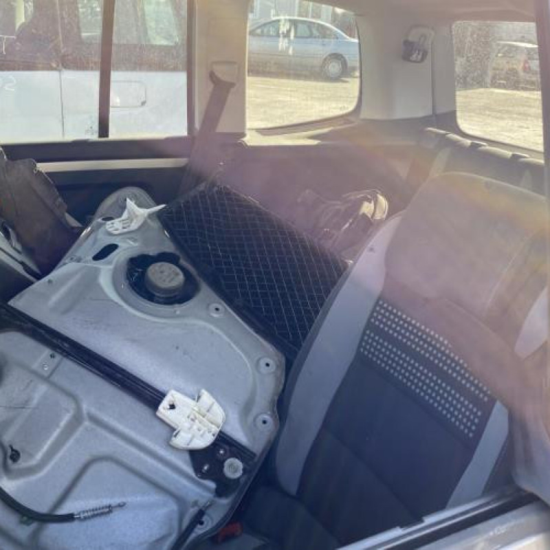 Vitre arriere droit VOLKSWAGEN TOURAN 2 Photo n°17
