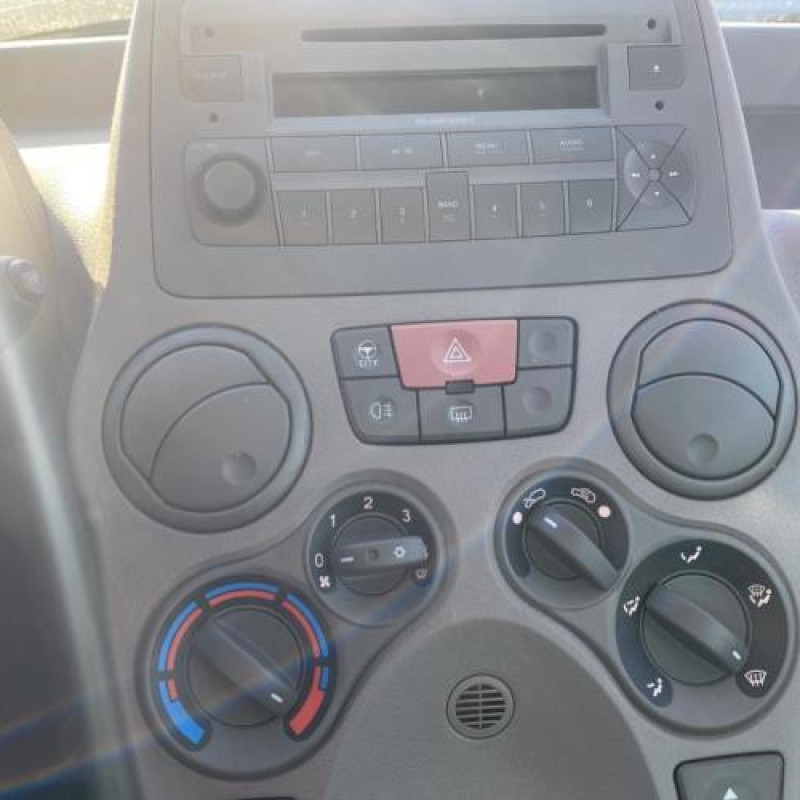 Vitre arriere droit FIAT PANDA 2 Photo n°20