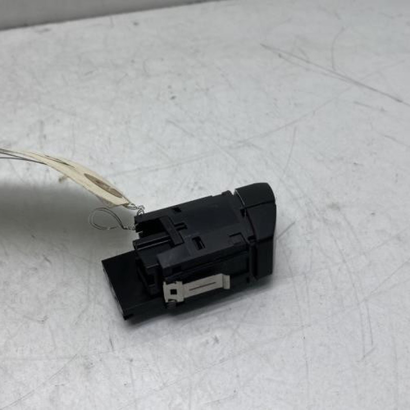 Bouton de warning BMW SERIE 2 F45 ACTIVE Photo n°4