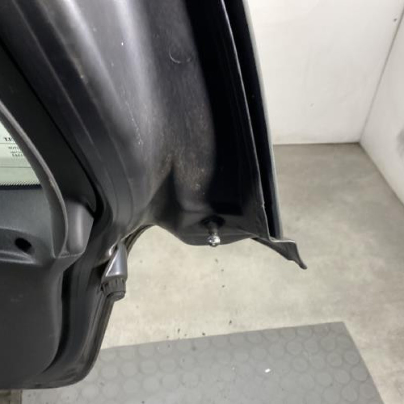 Malle/Hayon arriere RENAULT CLIO 3 Photo n°8