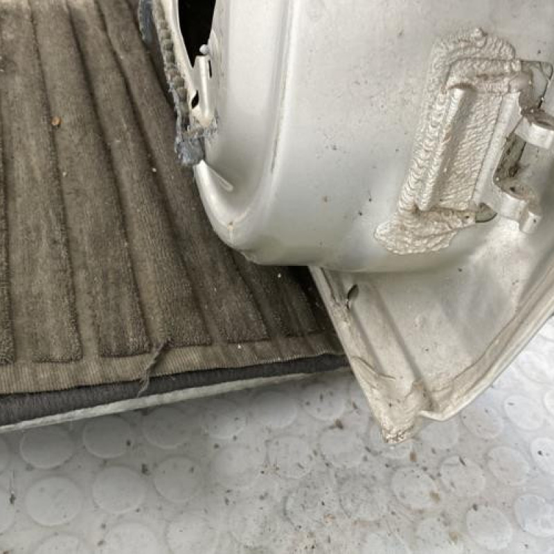 Porte arriere gauche RENAULT CLIO 2 CAMPUS Photo n°4