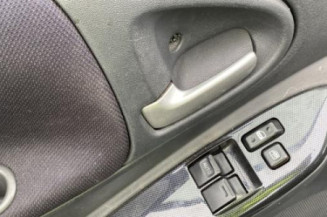 Vitre avant gauche TOYOTA YARIS 1