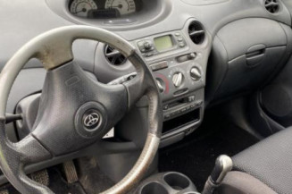 Vitre avant gauche TOYOTA YARIS 1