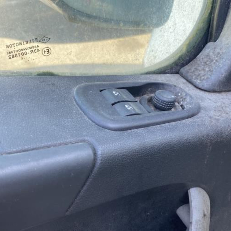 Eclairage de plaque RENAULT MASTER 3 Photo n°13
