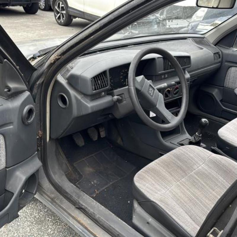 Calandre PEUGEOT 405 Photo n°13