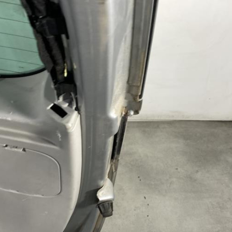 Malle/Hayon arriere RENAULT SCENIC 3 Photo n°8