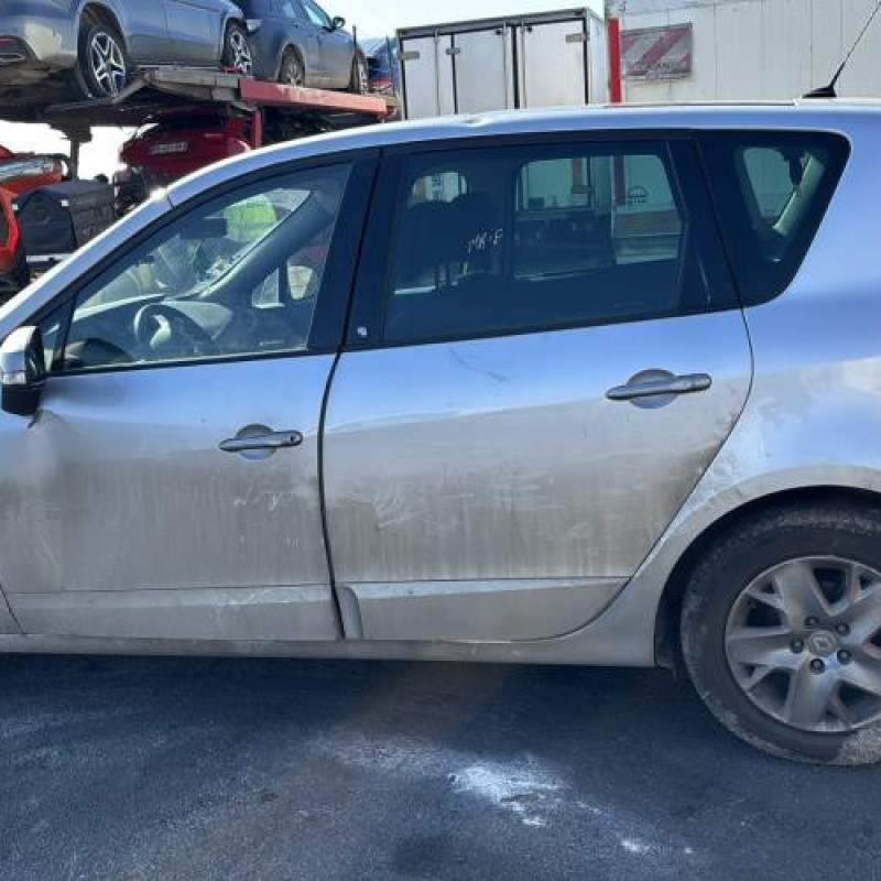 Malle/Hayon arriere RENAULT SCENIC 3 Photo n°17