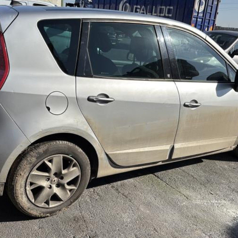 Malle/Hayon arriere RENAULT SCENIC 3 Photo n°18