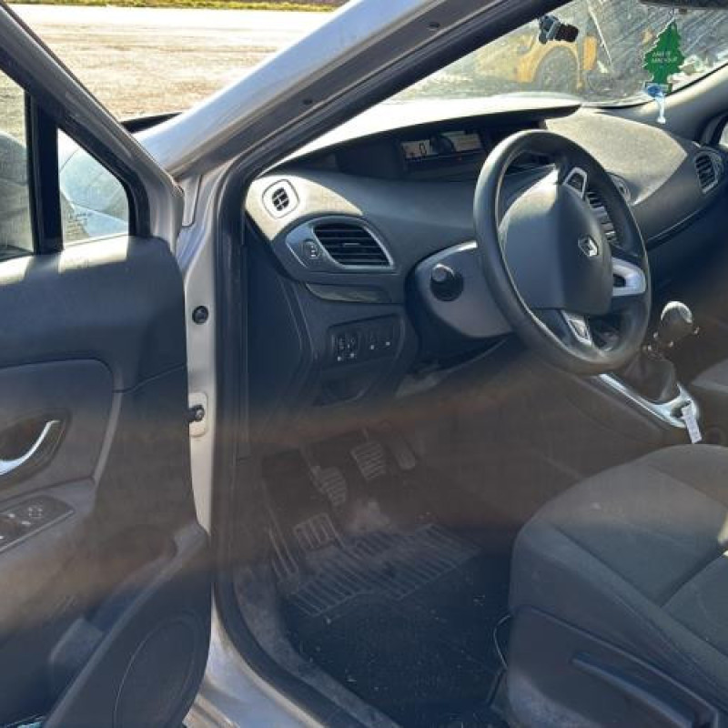 Malle/Hayon arriere RENAULT SCENIC 3 Photo n°20
