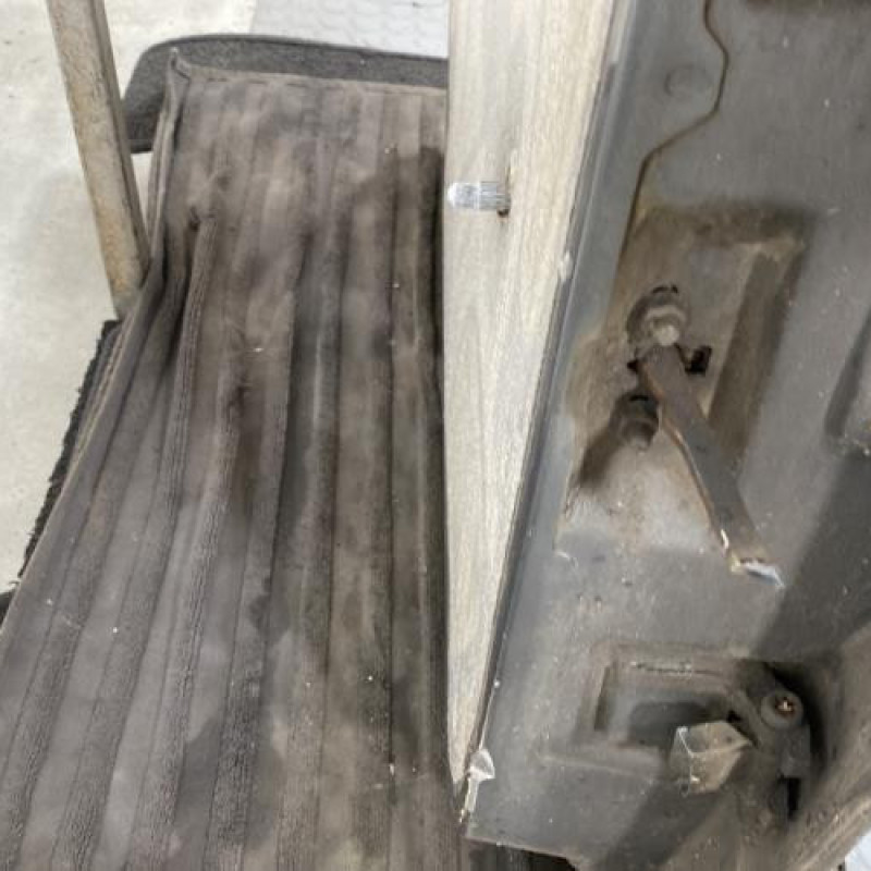Porte arriere gauche PEUGEOT 405 Photo n°4