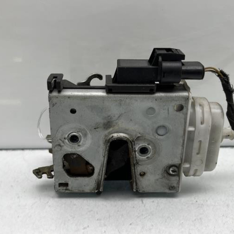 Serrure avant gauche AUDI A3 1 Photo n°3