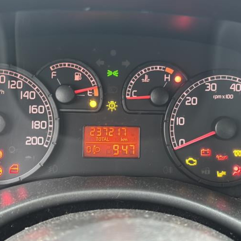 Vitre arriere droit FIAT PUNTO 2 Photo n°20